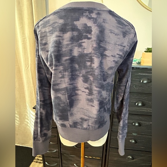 Athleta Women’s Navy Crew Sweatshirt Size XS - Picture 2 of 3